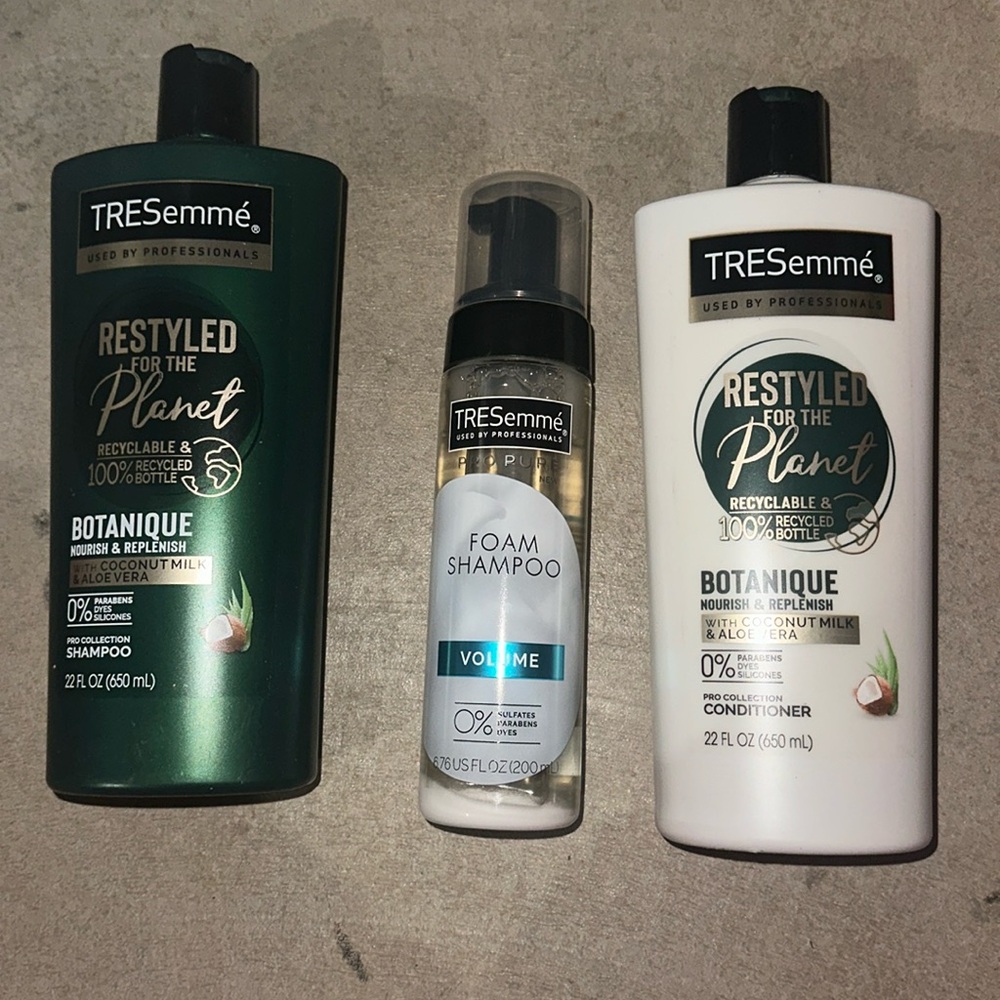 TRESemmé shampoo & conditioner botanique coconut milk & aloe vera & foam shampoo